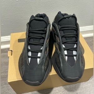 Yeezy 700 V3 Clabro